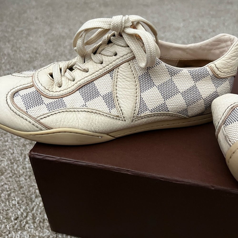 Super cute authentic Louis Vuitton size 37 with box and authenticity certificate